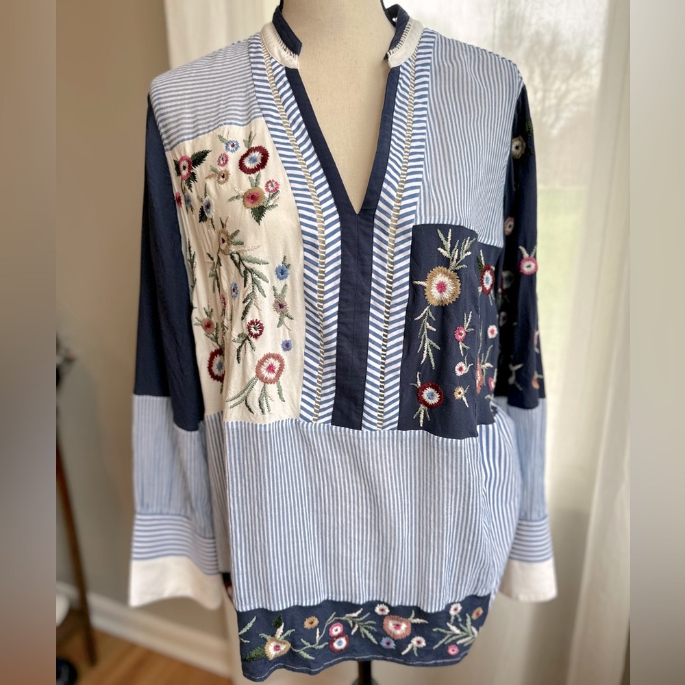 Chico’s pullover Patchwork embroidered Mid fabric top